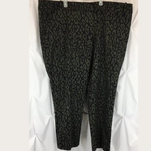 Ava & Viv 26W animal print Stretch Tapered Pants - Picture 2 of 6